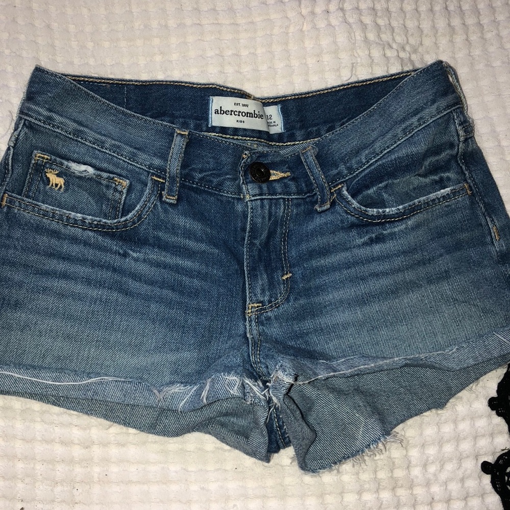 Low wasted denim jean shorts